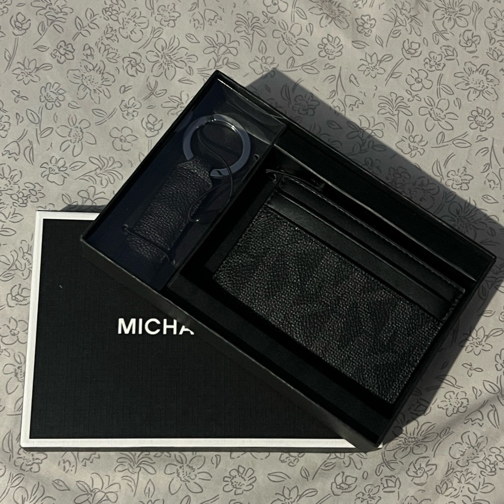 Michael Kors Cardholder w/ Keychain
